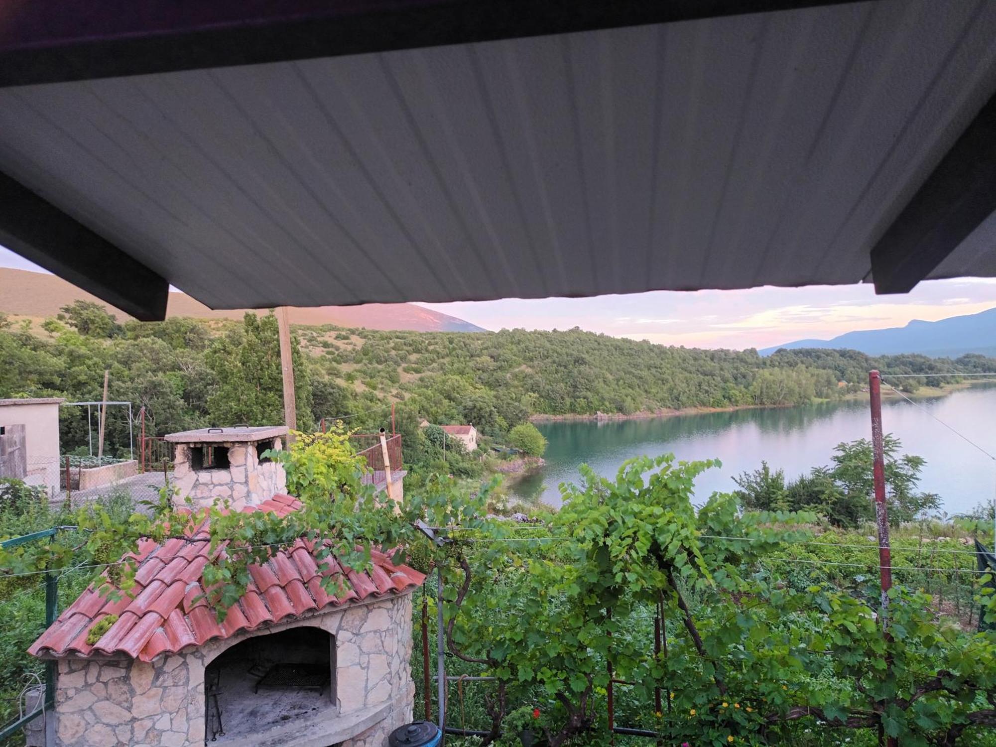Brnara Kravarica Vrlika Exterior foto
